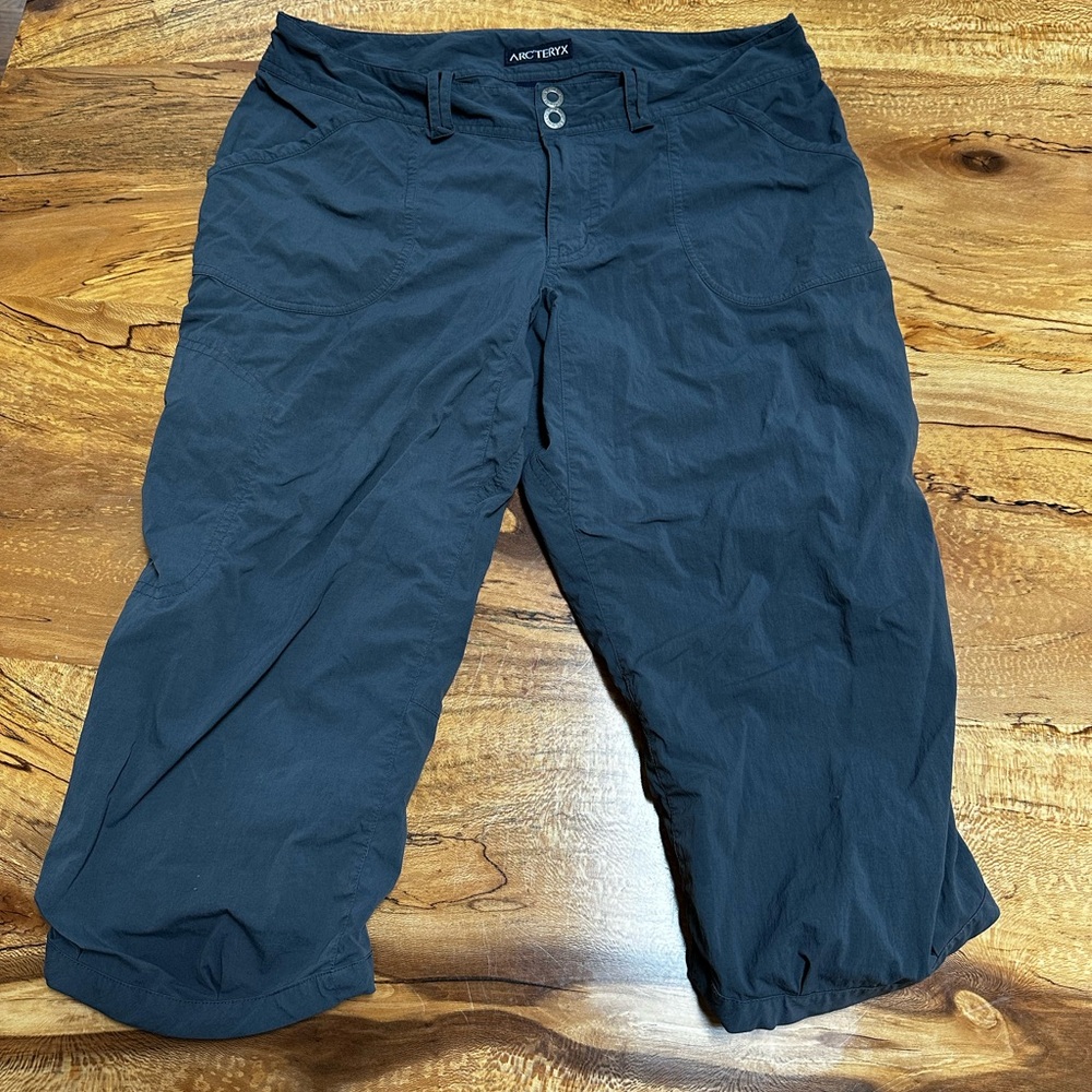 Arc’teryx hiking / climbing / travel pants  women’s size 8